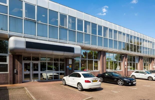 Oakcroft Road Chessington KT9